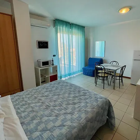 Lejlighedshotel Azzurra 3*