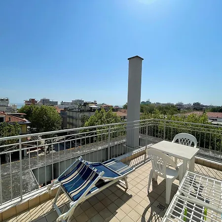 Lägenhetshotell Azzurra 4*