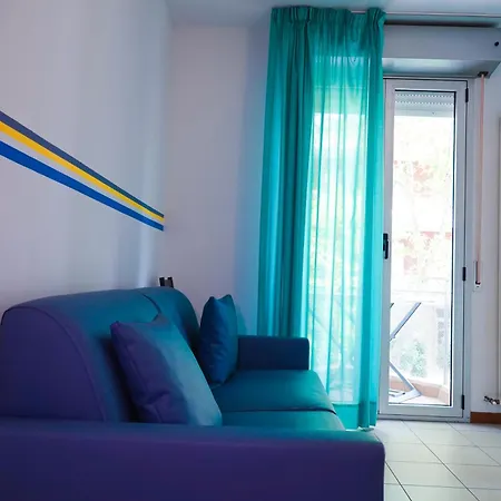 Azzurra 4*
