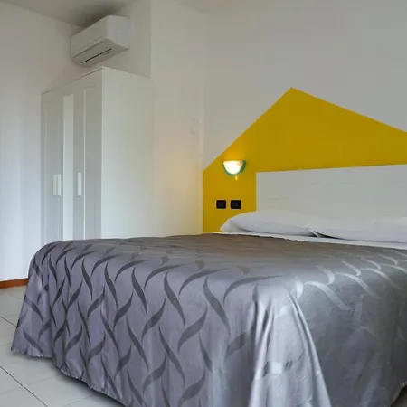 Azzurra Aparthotel 3*