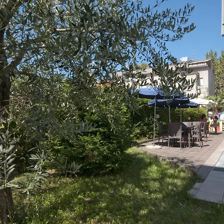 Azzurra 4*