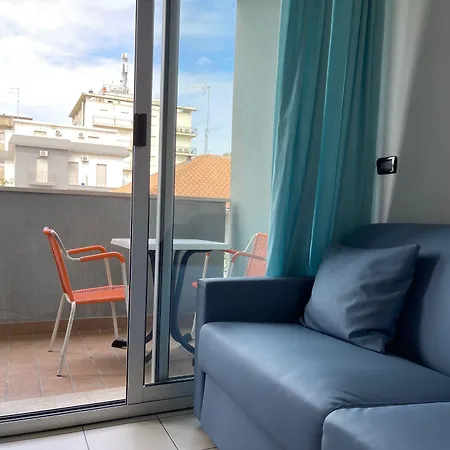 Azzurra 4*