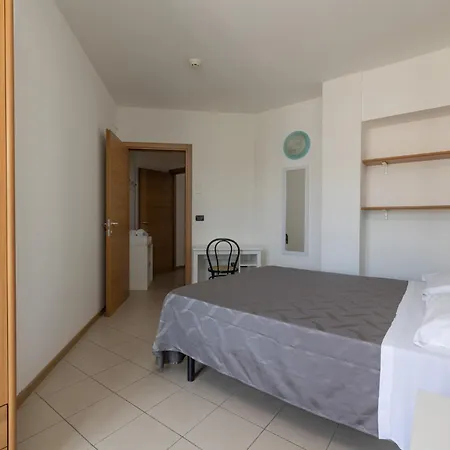 Azzurra Apartahotel Rímini