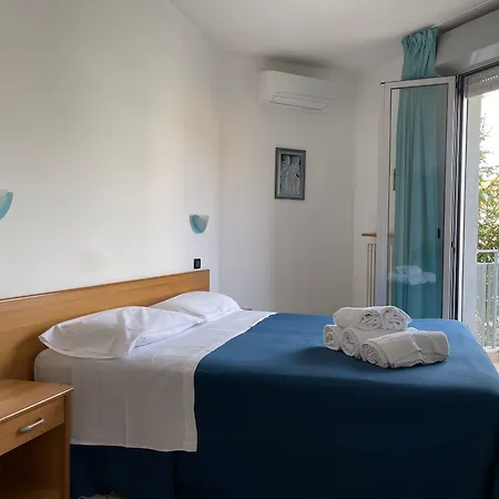 Azzurra 4*