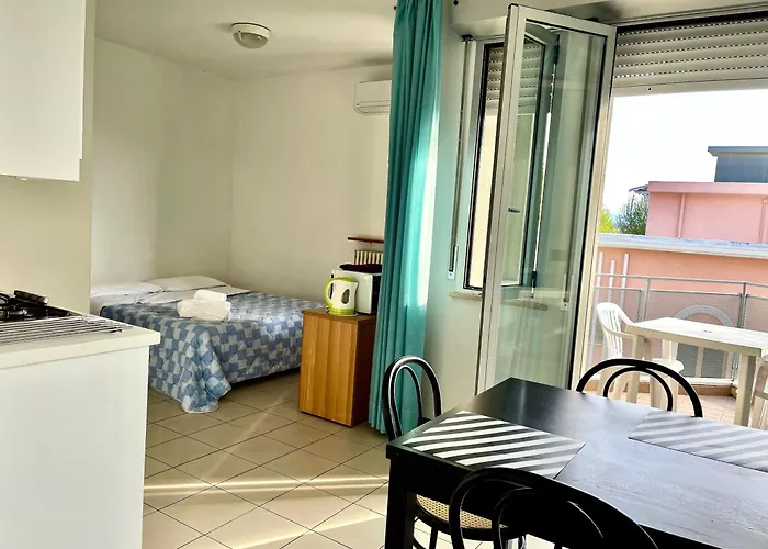 Azzurra 4* ريميني