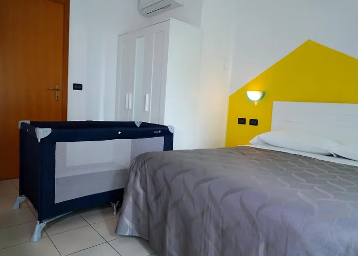 Azzurra شقة فندقية 4*
