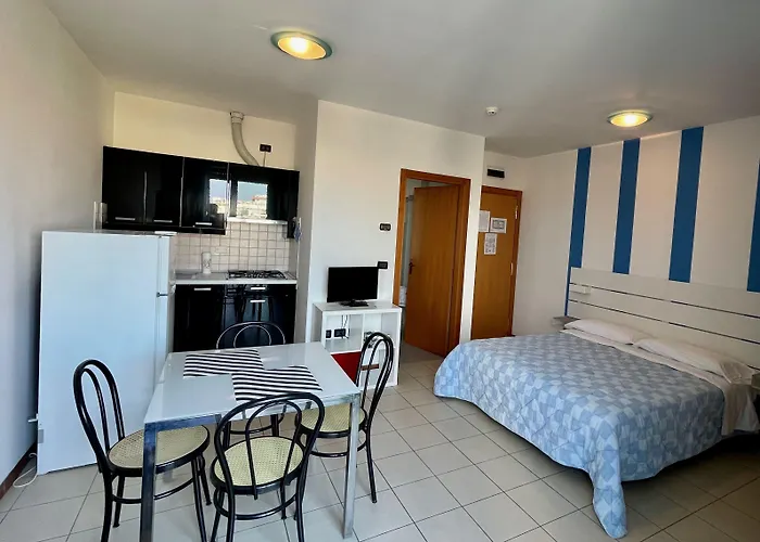 Azzurra 4*